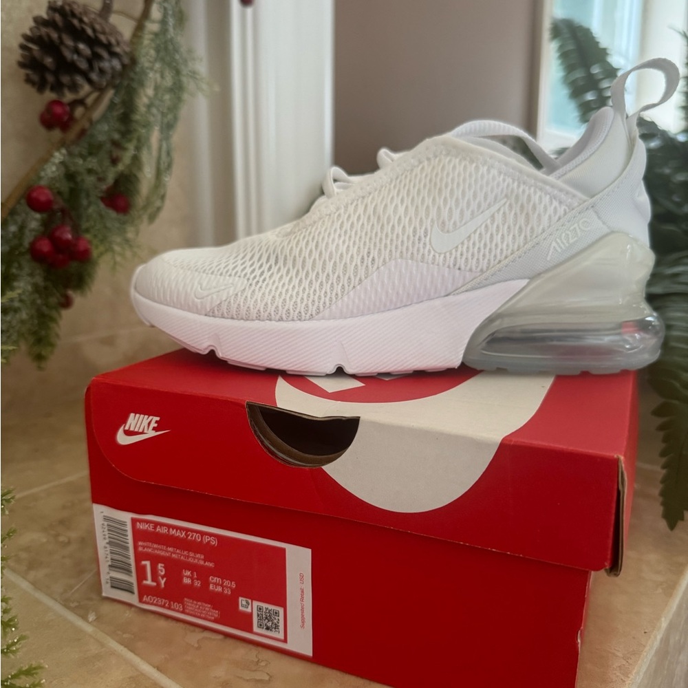 NWT Nike Air Max 270 Kids White Sneakers